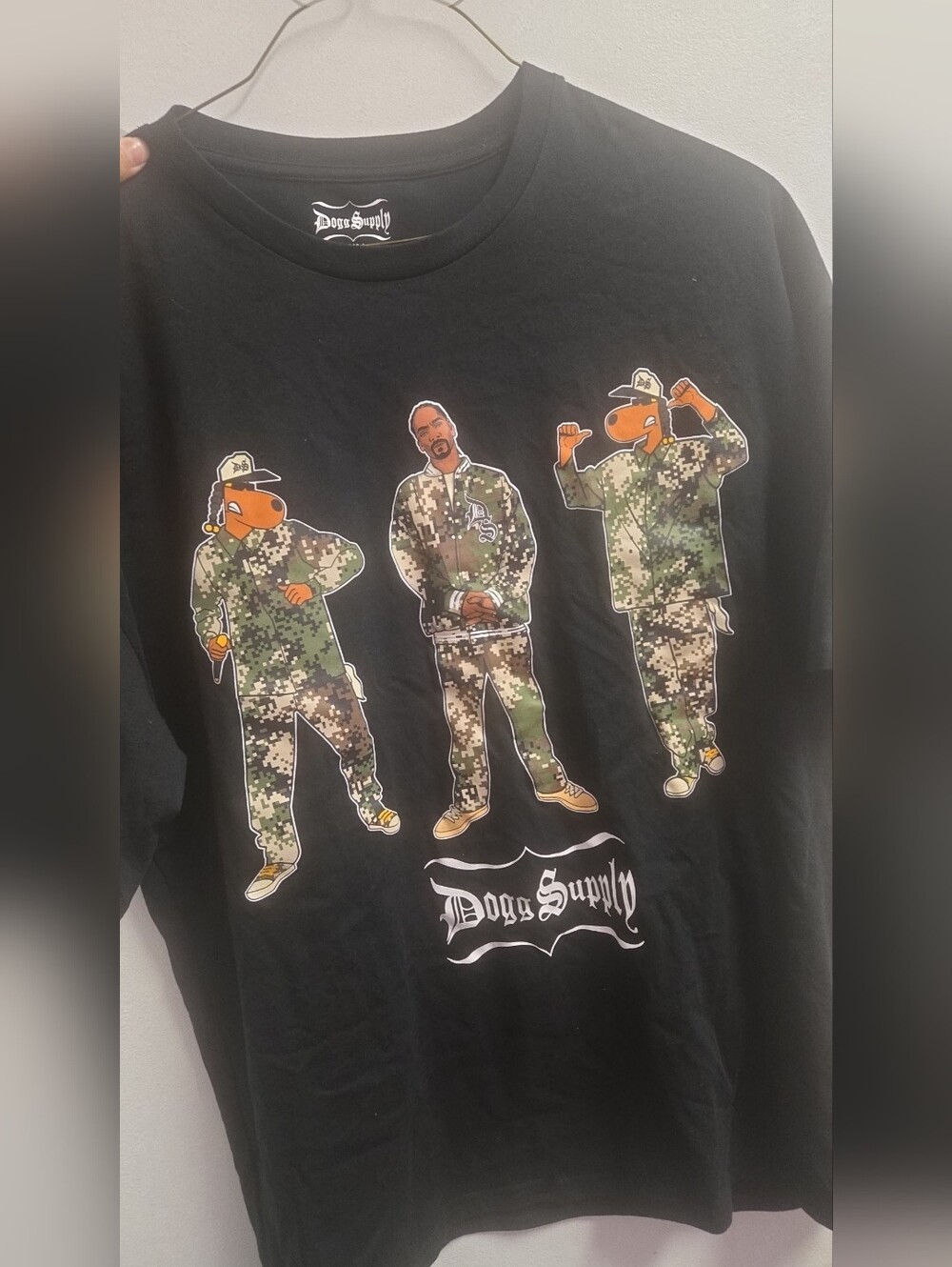 XL Men’s Black Graphic Tee with Camouflage Snoop Dogg Characters